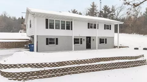 9866 State Highway 22, Waupaca, WI 54981