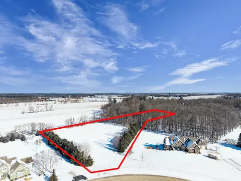justin trail, Fremont, WI 54940