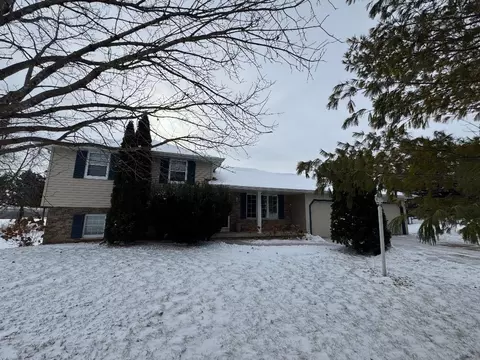 w6875 Hummock Drive, Greenville, WI 54942