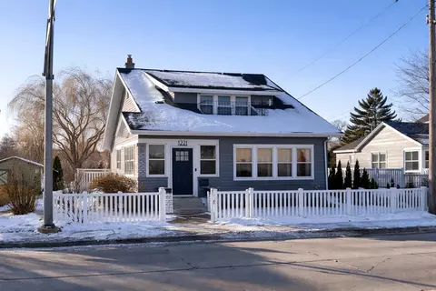 1221 Oshkosh Ave, Oshkosh, WI 54902