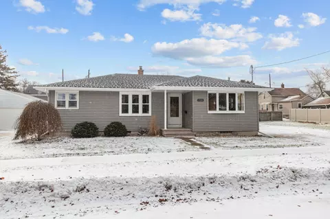 719 W 8th Ave, Oshkosh, WI 54902