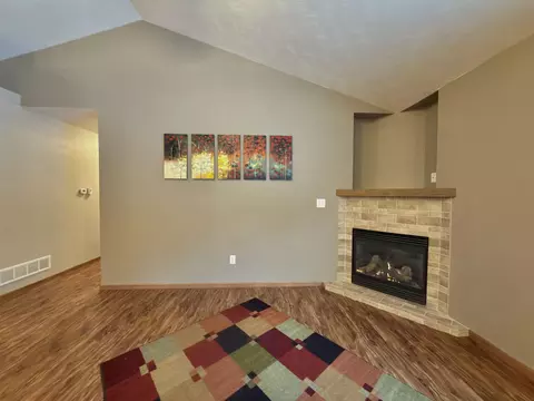 Living - 264 Jasmine Dr, Berlin, WI 54923 photo 2 of 5