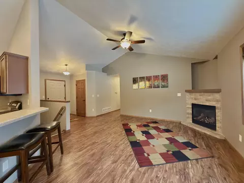 Living - 264 Jasmine Dr, Berlin, WI 54923 photo 4 of 5