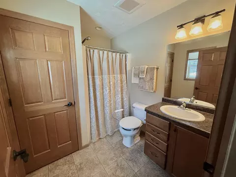 Bath - 264 Jasmine Dr, Berlin, WI 54923 photo 3 of 4