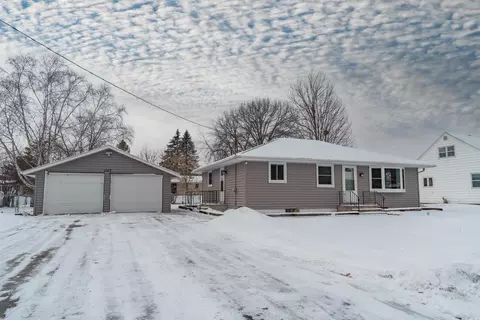 1127 Cardinal Ln, Howard, WI 54313