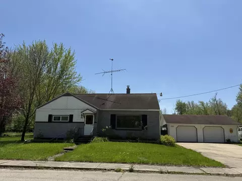 515 E Groninger St, Suring, WI 54174