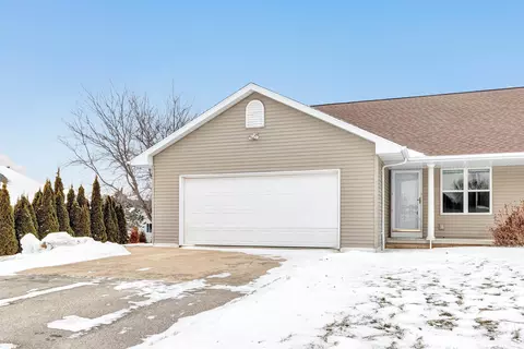 1926 River Hill Ct, Green Bay, WI 54313