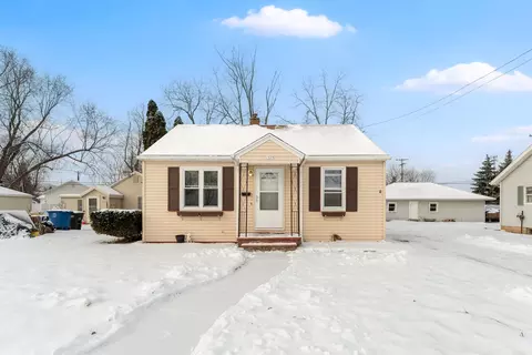 1327 Monroe St, Oshkosh, WI 54901