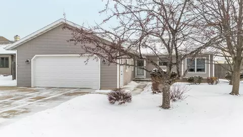 1253 Meadowview Dr, Menasha, WI 54952