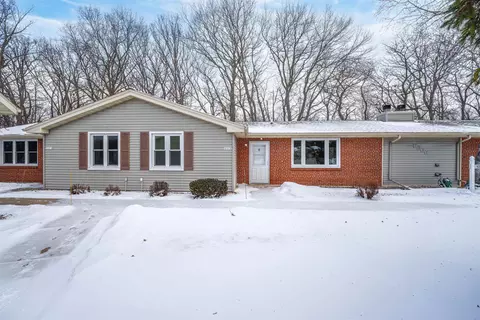1035 S West Ct #B, Appleton, WI 54915