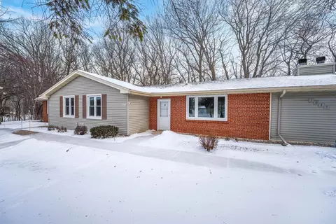 Exterior - 1035 S West Ct #B, Appleton, WI 54915 photo 4 of 5