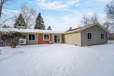Exterior - 1035 S West Ct #B, Appleton, WI 54915 photo 3 of 5