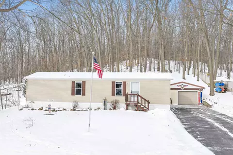10675 W Rost Lake Rd, Coleman, WI 54112