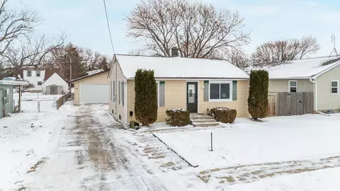 1852 Mccurdy St, Oshkosh, WI 54902