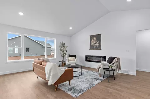 Living - W5621 Tonys Way, Appleton, WI 54915 photo 2 of 2