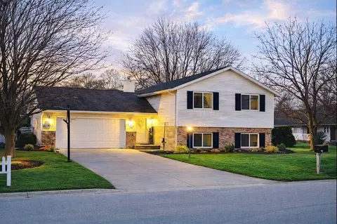 828 Pleasant Way, Seymour, WI 54165