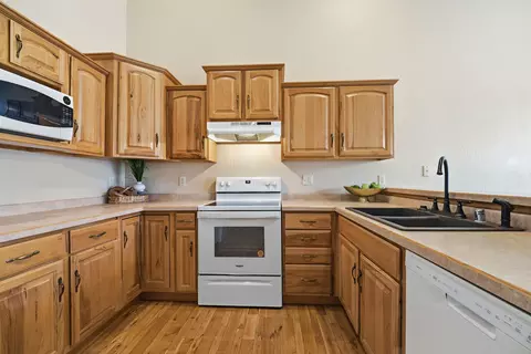 Kitchen - n194 Eastowne Lane, Appleton, WI 54915 photo 3 of 4