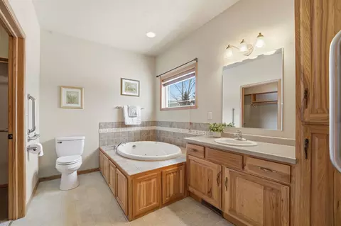 Bath - n194 Eastowne Lane, Appleton, WI 54915 photo 1 of 4