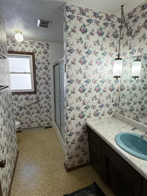 Bath - 16 Ramlen Ct, Appleton, WI 54915 photo 1 of 2