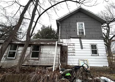 702 E State St, Albany, WI 53502