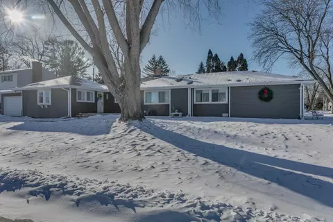 629 Belmont Ct, Neenah, WI 54956