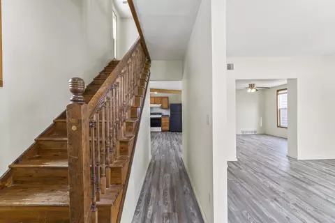 Entry Way - 1508 E Wisconsin Ave, Appleton, WI 54911 photo 1 of 3