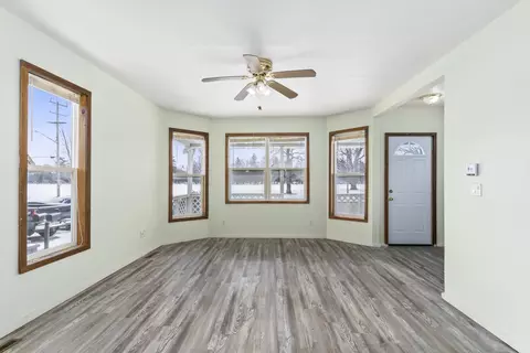 Living - 1508 E Wisconsin Ave, Appleton, WI 54911 photo 2 of 6