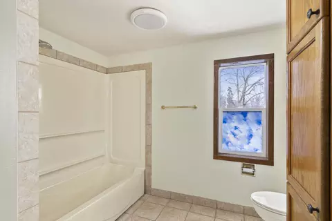 Bath - 1508 E Wisconsin Ave, Appleton, WI 54911 photo 4 of 4