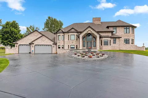 2315 Silveridge Dr, Manitowoc, WI 54220