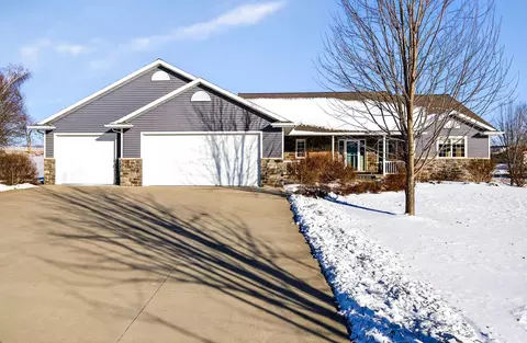 9410 Memory Ln, Neenah, WI 54956