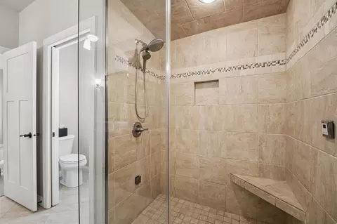 Bath - 6600 N Kurey Dr, Appleton, WI 54913 photo 3 of 5