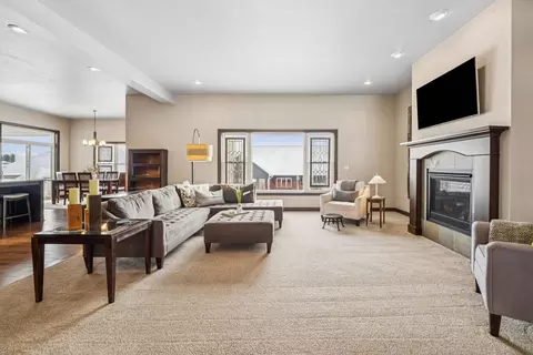 Living - 6600 N Kurey Dr, Appleton, WI 54913 photo 2 of 5