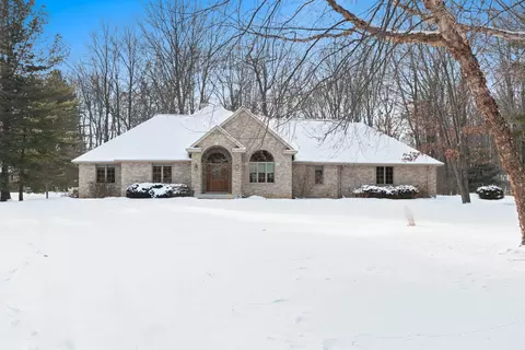 2817 Brook Hills Dr, Green Bay, WI 54313