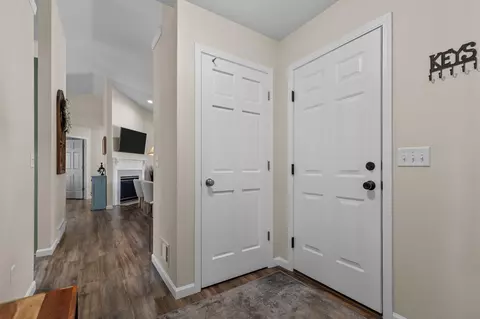 Entry Way - w5609 Jochmann Drive, Appleton, WI 54915 photo 2 of 4
