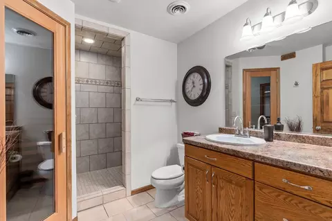 Bath - w5609 Jochmann Drive, Appleton, WI 54915 photo 6 of 7