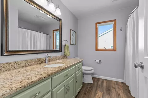Bath - w5609 Jochmann Drive, Appleton, WI 54915 photo 4 of 7