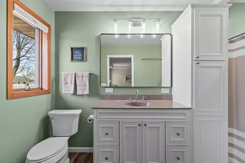 Bath - w5609 Jochmann Drive, Appleton, WI 54915 photo 1 of 7