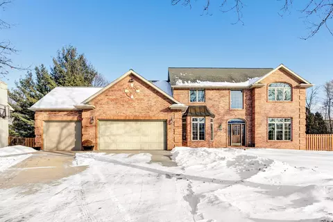 1935 W Telemark Cir, Green Bay, WI 54313