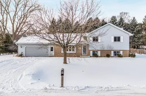 1951 Amy Jo Dr, Oshkosh, WI 54904