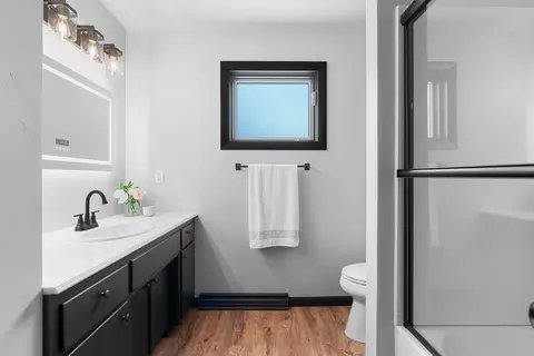 Bath - 1040 E Moorpark Ave, Appleton, WI 54911 photo 1 of 2