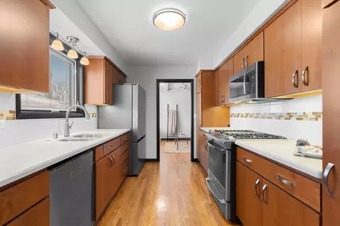 Kitchen - 1040 E Moorpark Ave, Appleton, WI 54911 photo 2 of 2