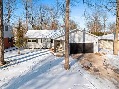 1040 E Moorpark Ave, Appleton, WI 54911