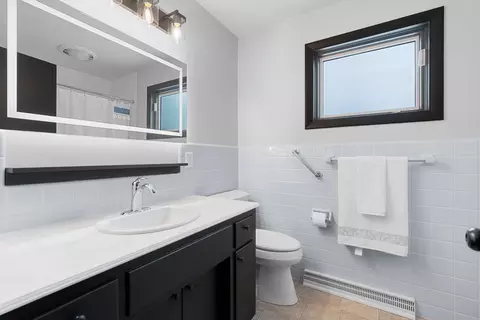 Bath - 1040 E Moorpark Ave, Appleton, WI 54911 photo 2 of 2