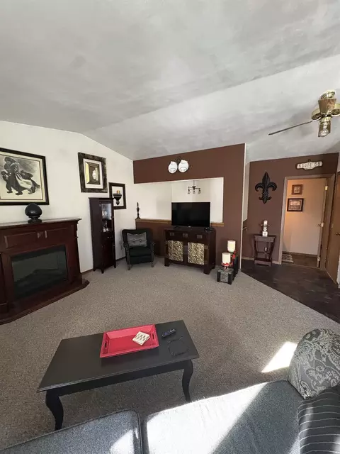 Living - 115 Valerie Ln, Appleton, WI 54915 photo 2 of 2