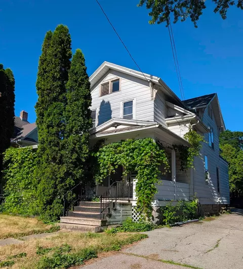 1217 Jackson St, Oshkosh, WI 54901