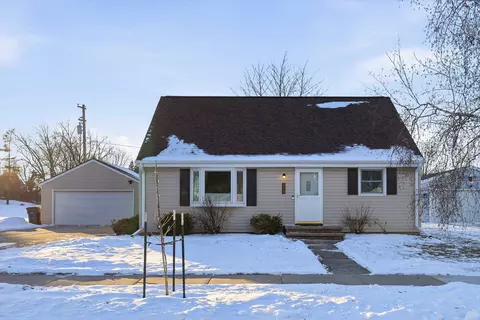215 Lilac Ln, Little Chute, WI 54140