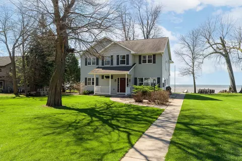 w6537 Fire Lane 8, Menasha, WI 54952