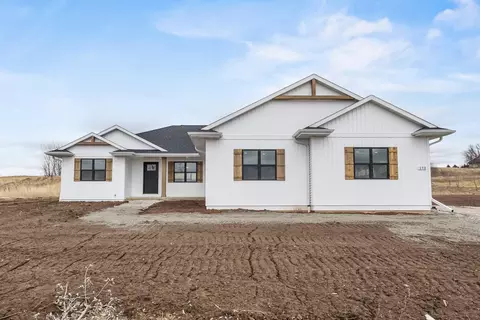 w173 Meadow Ridge Trail, Kaukauna, WI 54130