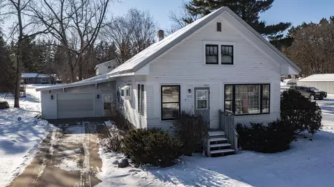 409 E Sumner St, Weyauwega, WI 54983