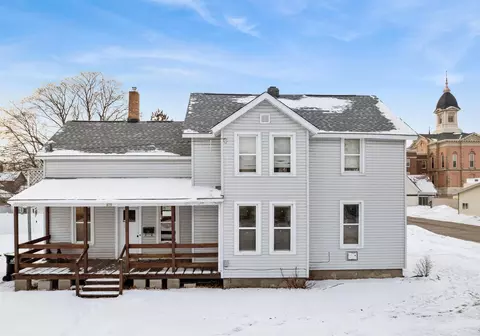 813 8th St, Menominee, MI 49858